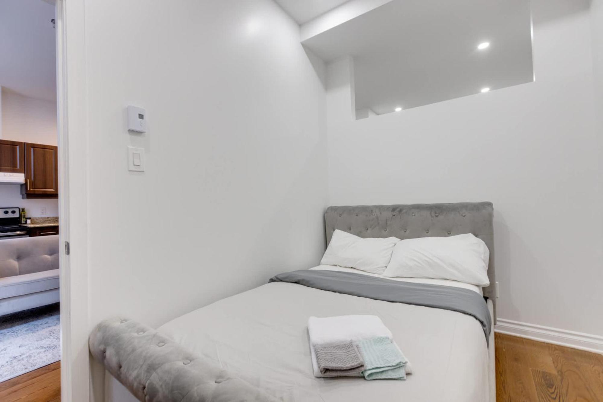 Апартаменты M11 - Stylish & Cozy 2Bdr In Plateau Монреаль Экстерьер фото