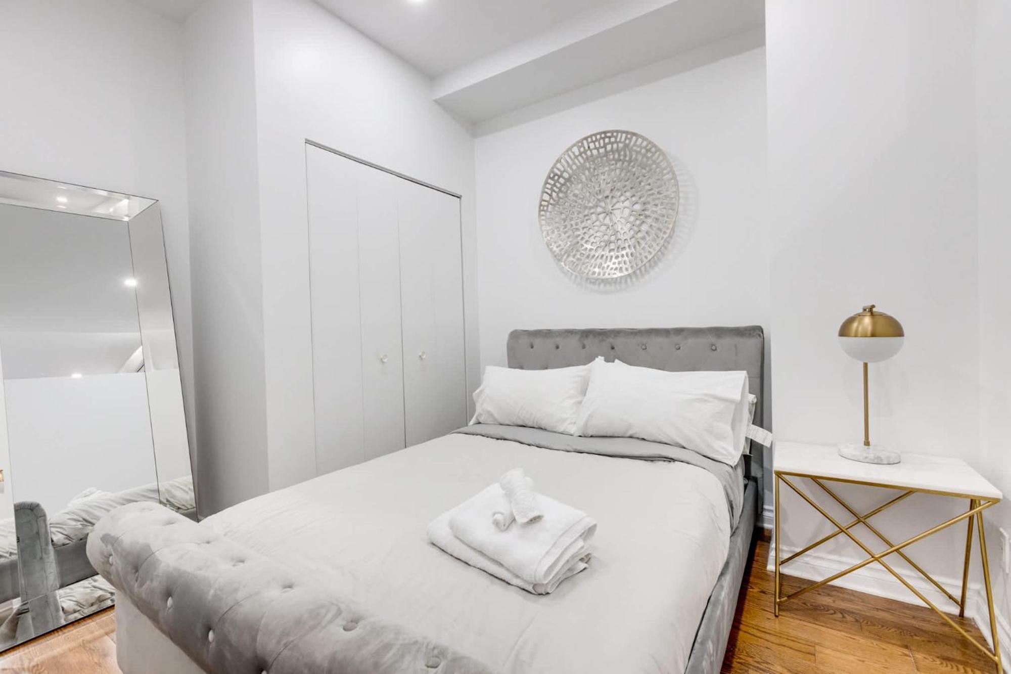 Апартаменты M11 - Stylish & Cozy 2Bdr In Plateau Монреаль Экстерьер фото